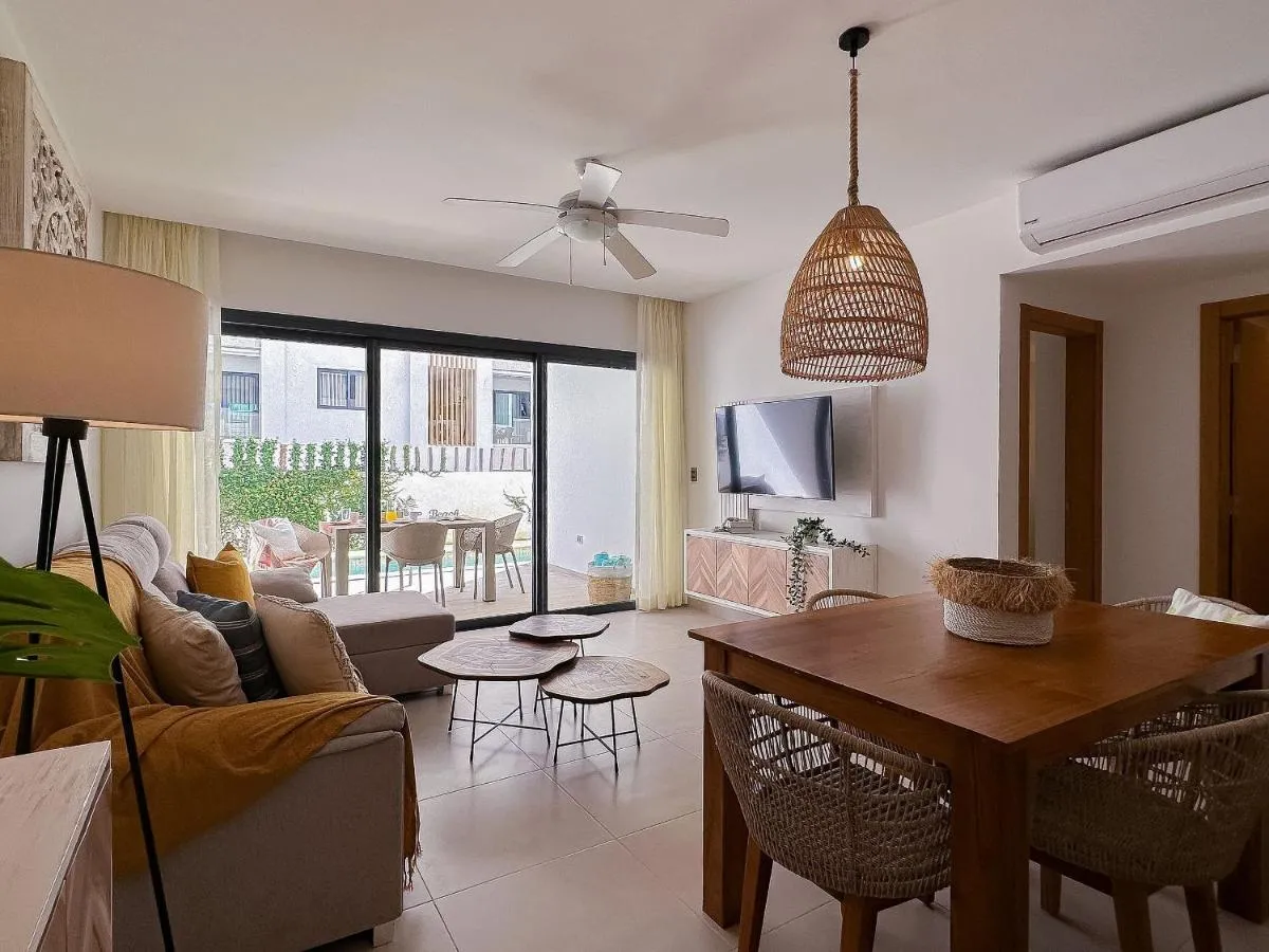 Image 1 of Apto de 2 hab y 2 bañ swim up a pasos de la playa