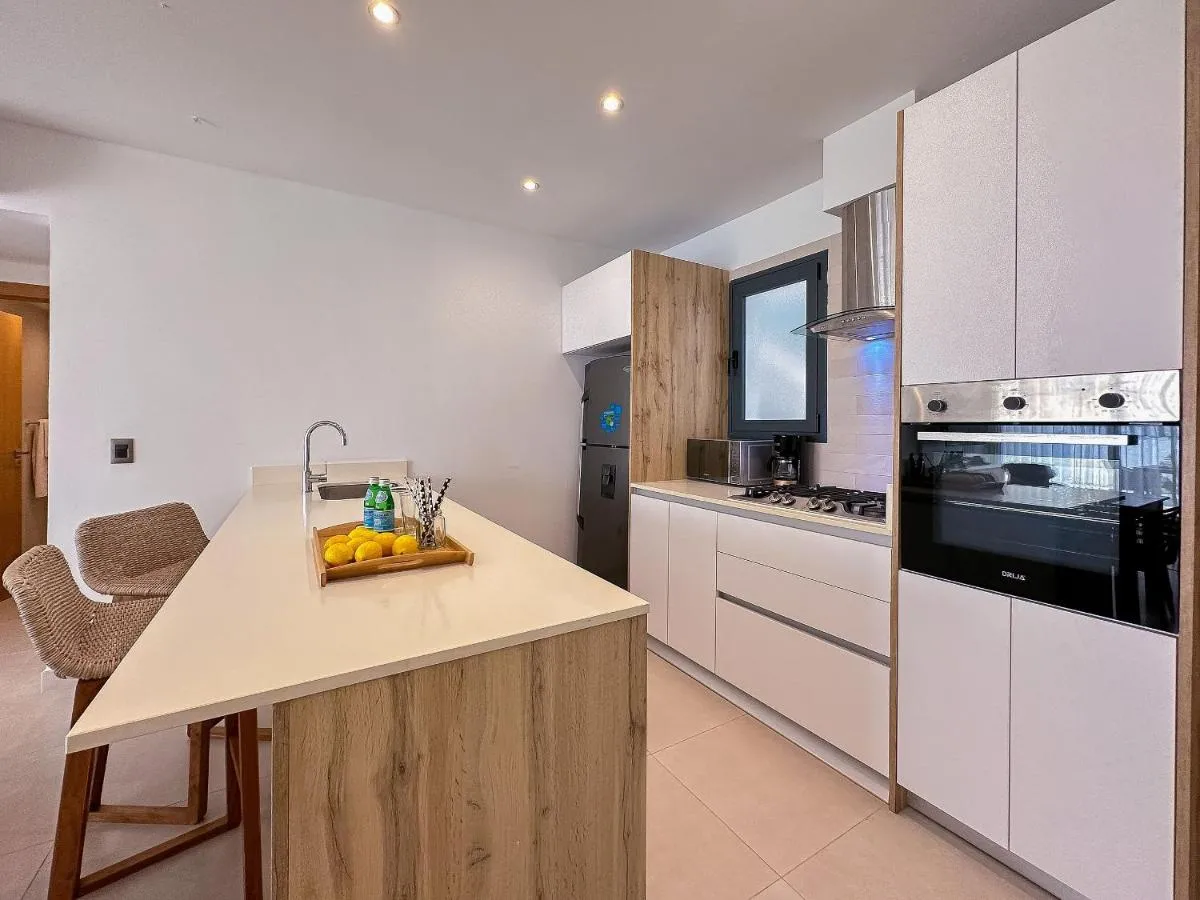 Image 3 of Apto de 2 hab y 2 bañ swim up a pasos de la playa