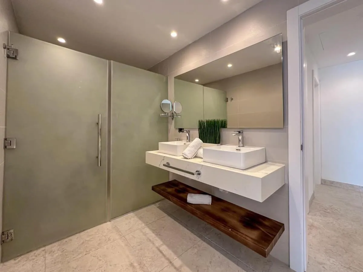 Image 6 of Beautiful Ocean View Penthouse