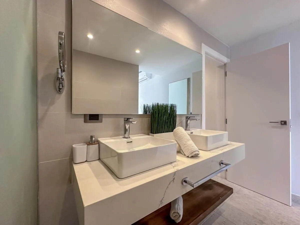 Image 2 of Beautiful Ocean View Penthouse