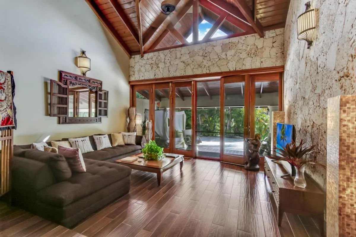 Image 2 of Beautiful Villa with Pool, Gym & Maid