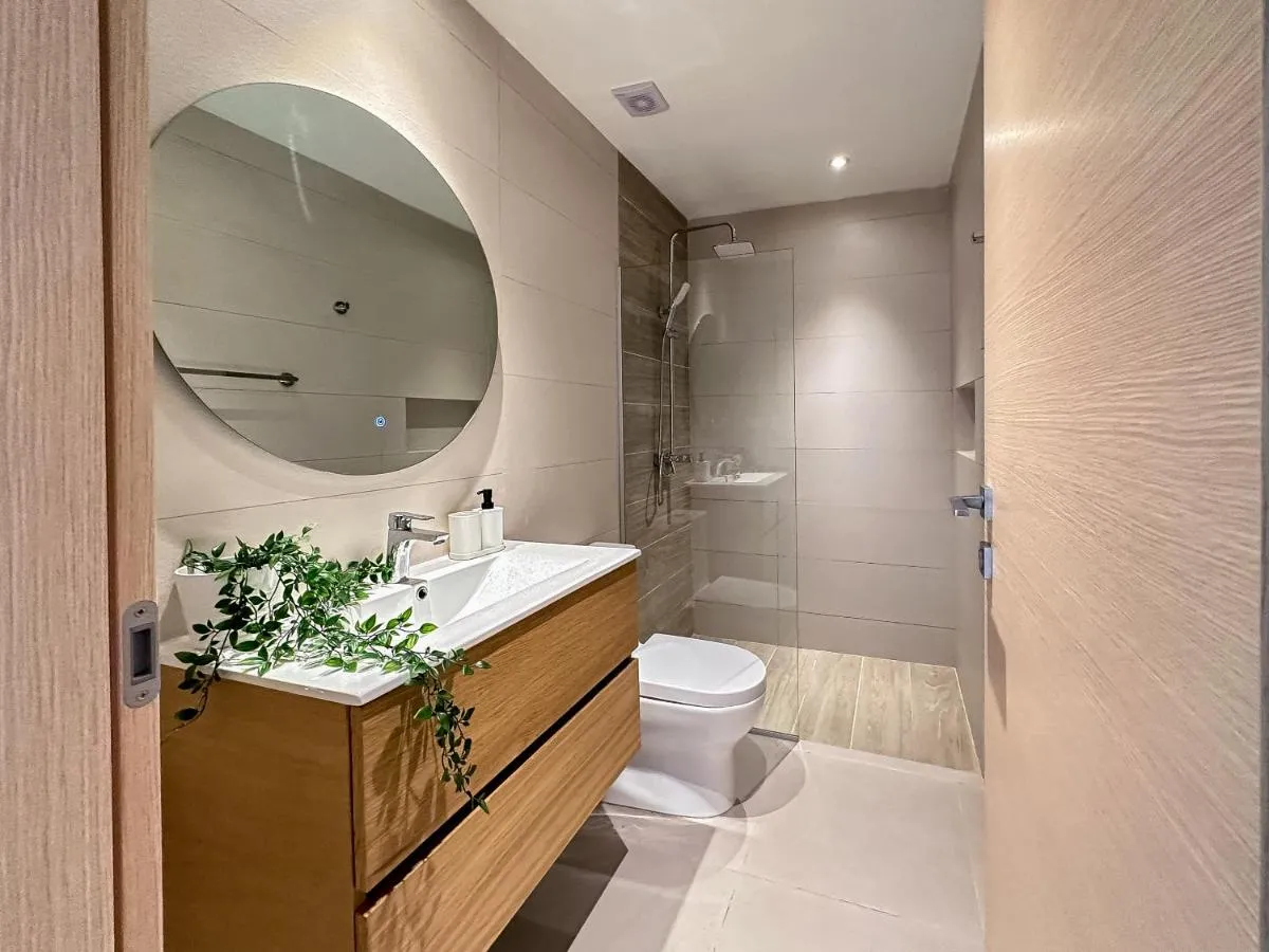 Image 3 of Beautiful and modern new condo on the beach