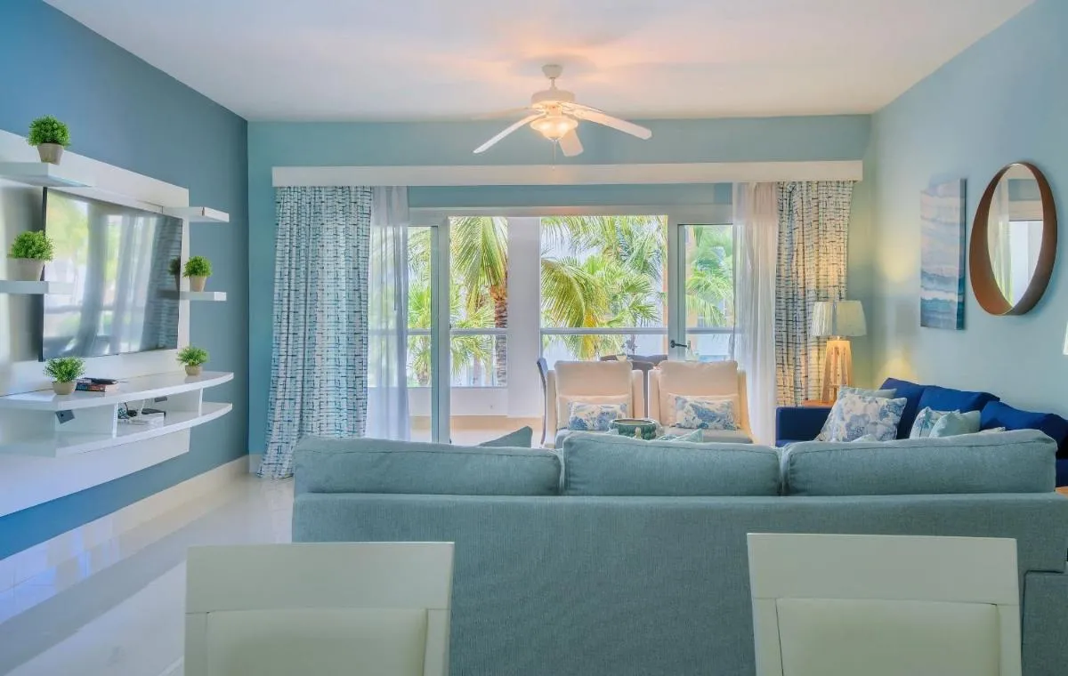 Image 5 of Beauty Blue Beach 2 bed condo with private beach