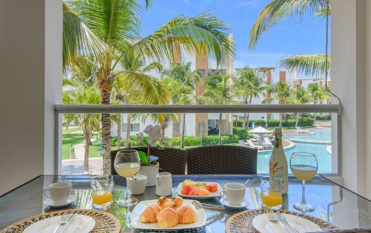 Image 4 of Beauty Blue Beach 2 bed condo with private beach