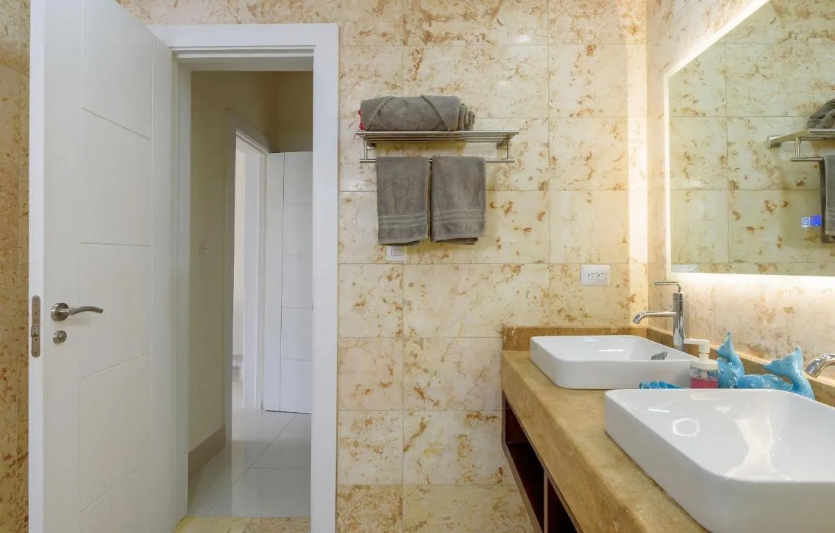 Image 2 of Beauty Blue Beach 2 bed condo with private beach