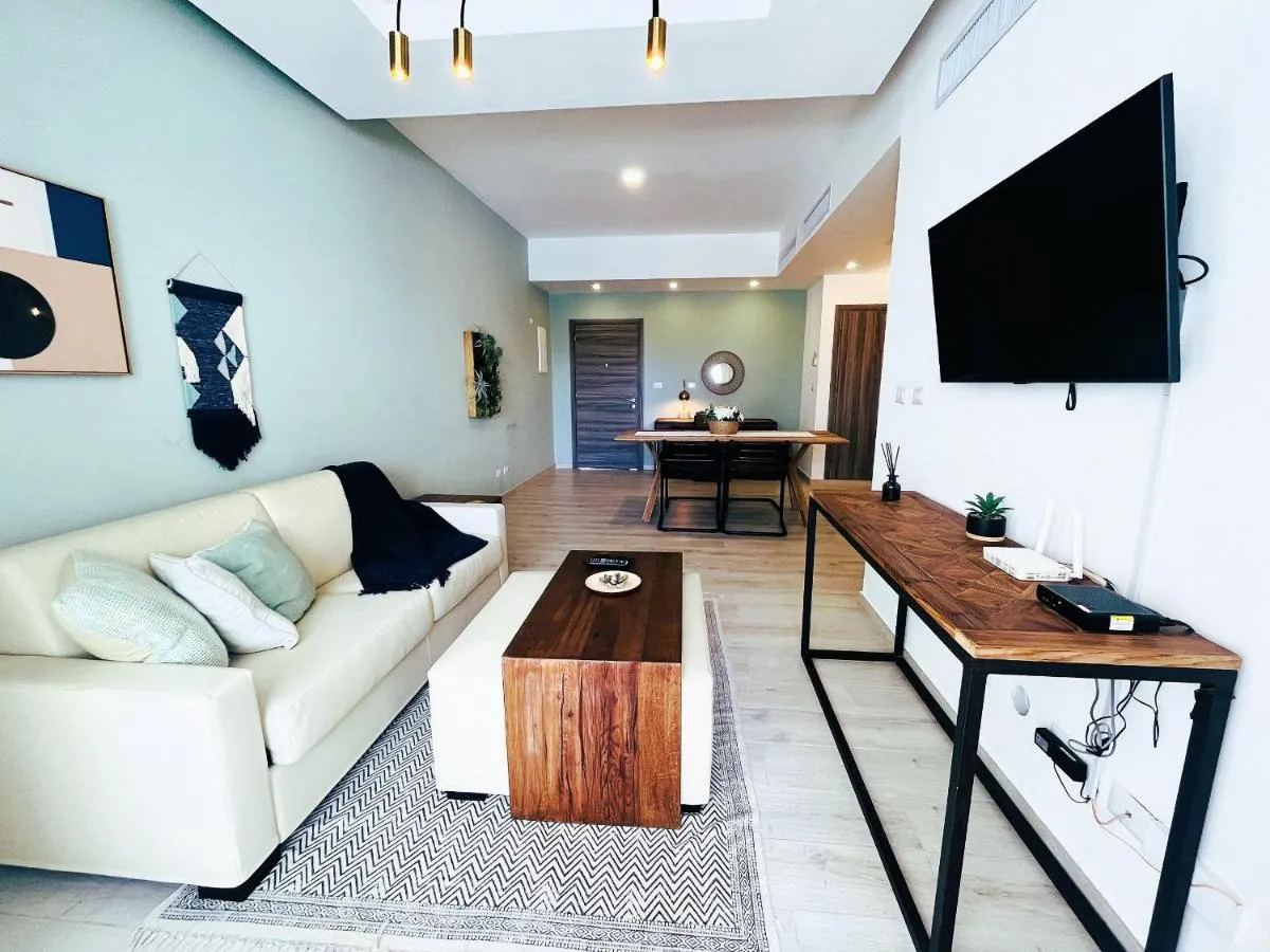 Image 2 of Beauty Playa Coral Pool front ground F12