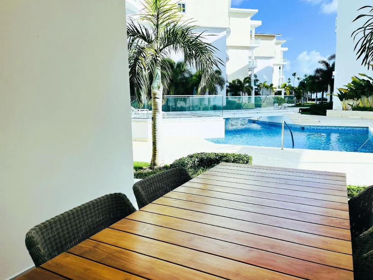 Image 3 of Beauty Playa Coral Pool front ground F12