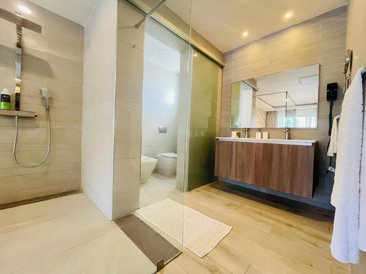 Image 2 of Beauty Pool views Paseo Playa Coral steps to the beach