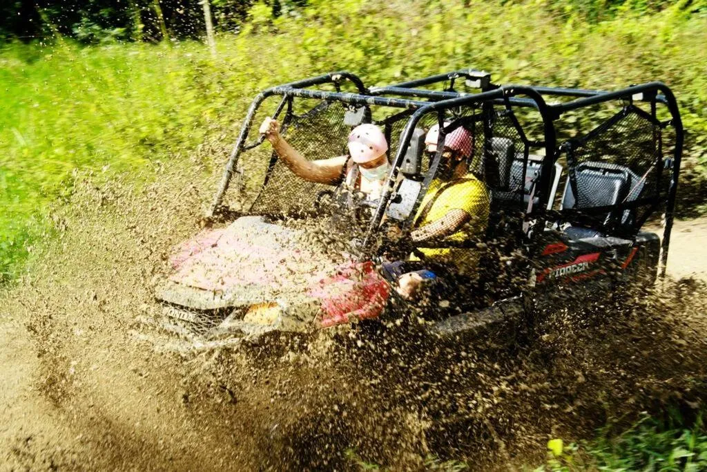 Image 1 of Charming 2 Bedroom Apartment with Pool