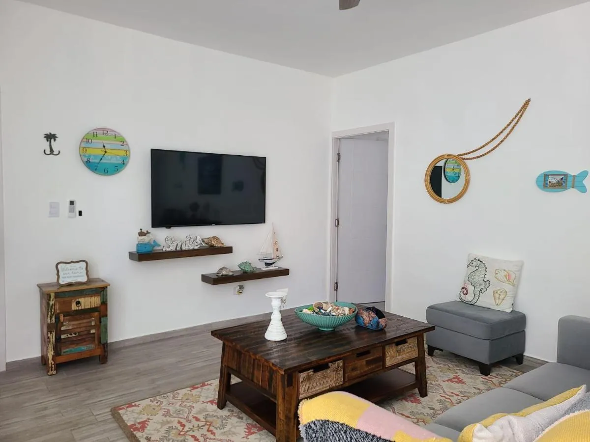 Image 5 of Cozy 2 bedroom apartment 7 minutes walk to beach.