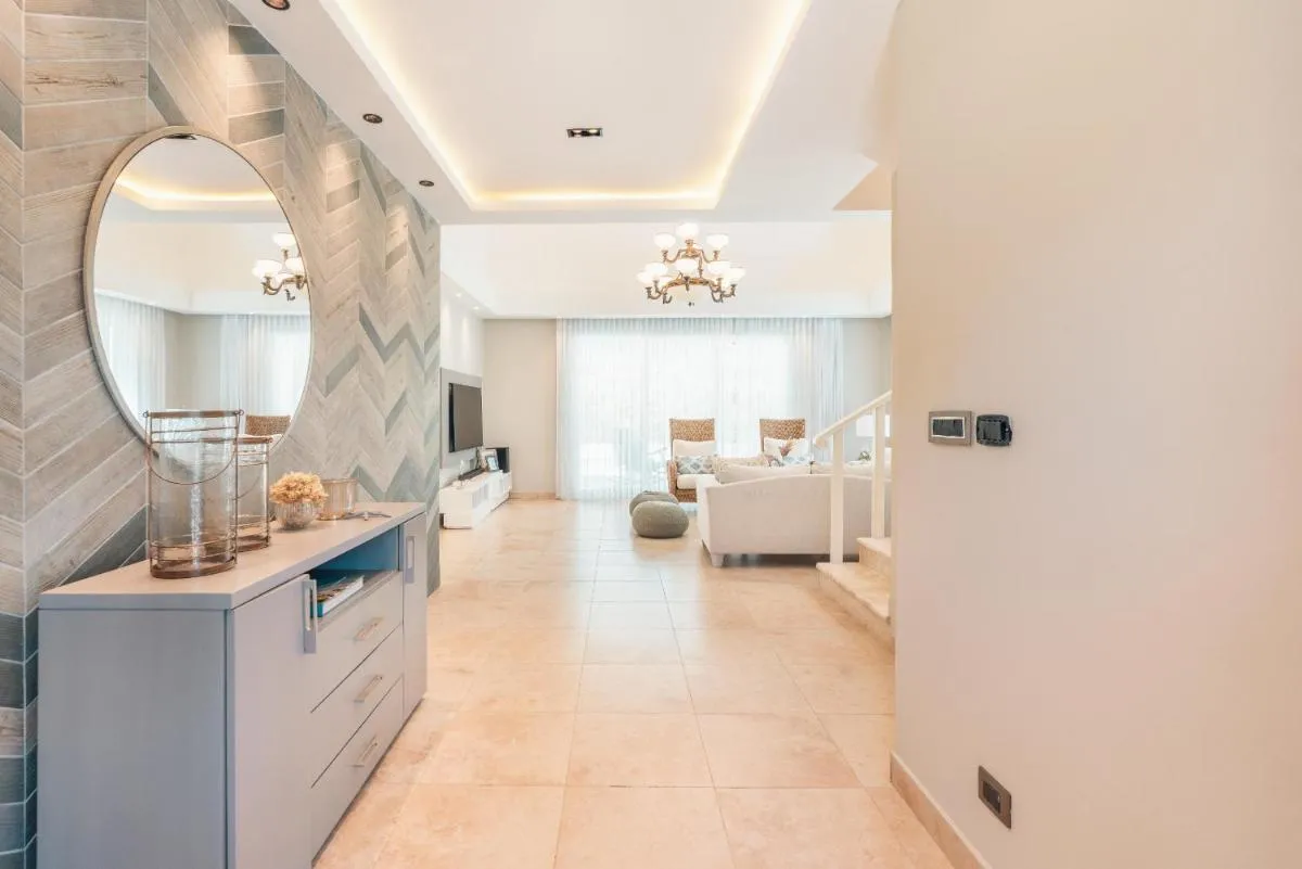 Image 4 of Enjoy this modern pet and family friendly villa B6