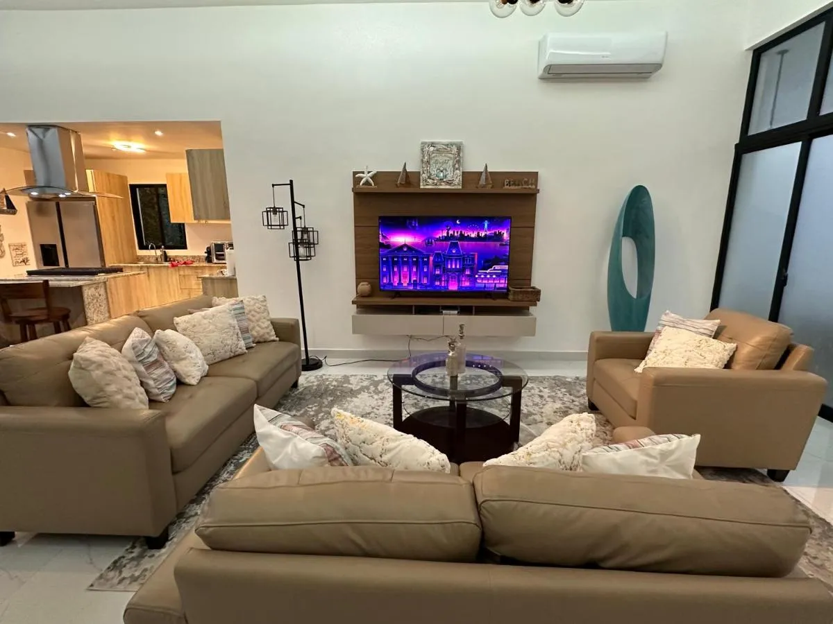 Image 3 of Excelente Villa con piscina de 3 rooms 2,5 bath