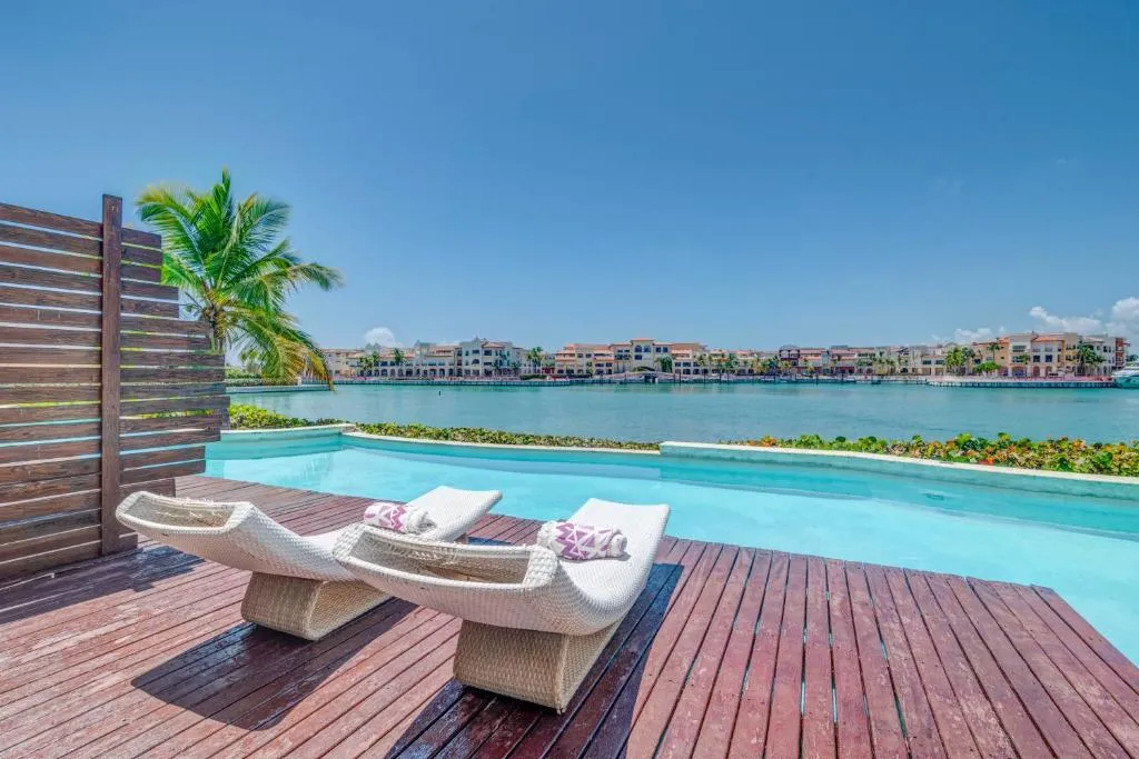 Image of FISHING LODGE, INFINITY POOL, VISTAS A LA BAHIA