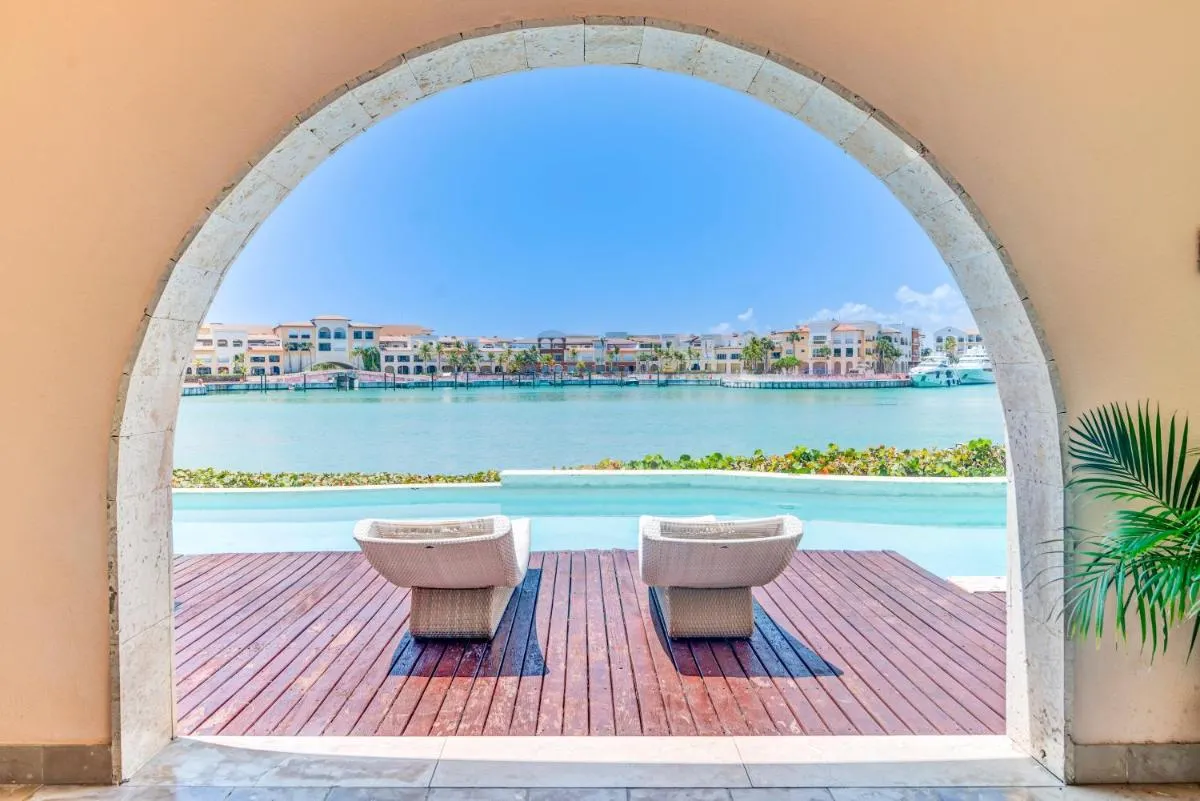 Image 1 of FISHING LODGE, INFINITY POOL, VISTAS A LA BAHIA