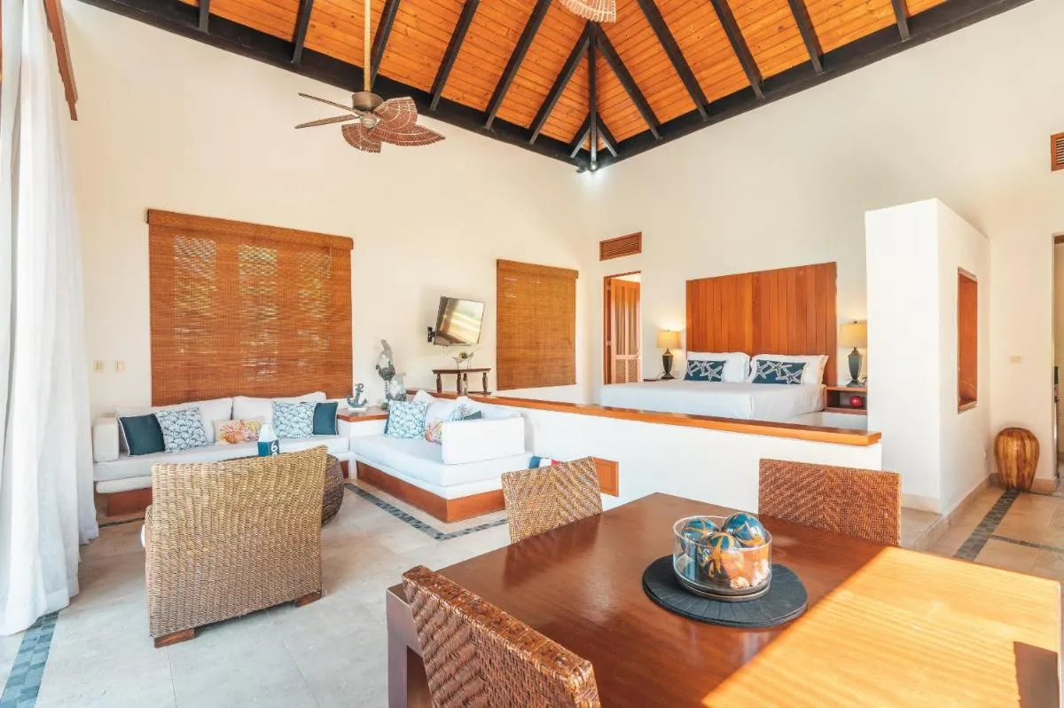 Image 4 of Fabulous bungalow with private pool CAA