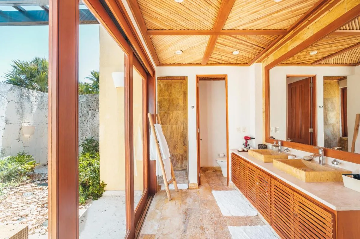 Image 2 of Fabulous bungalow with private pool CAA