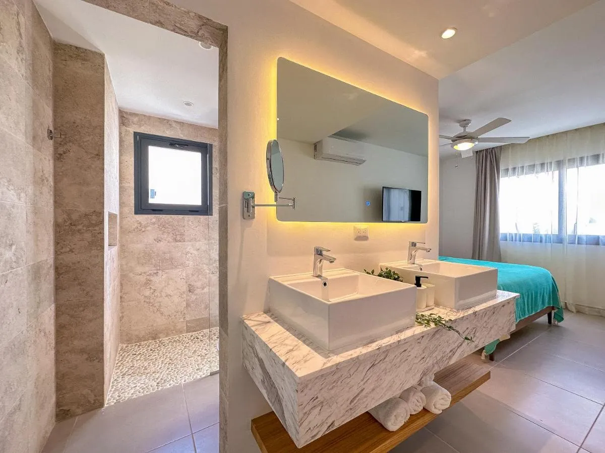 Image 5 of Fantastic brand new beach condo