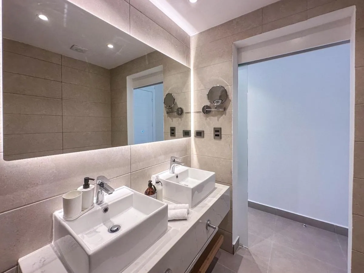 Image 4 of Fantastic brand new beach home