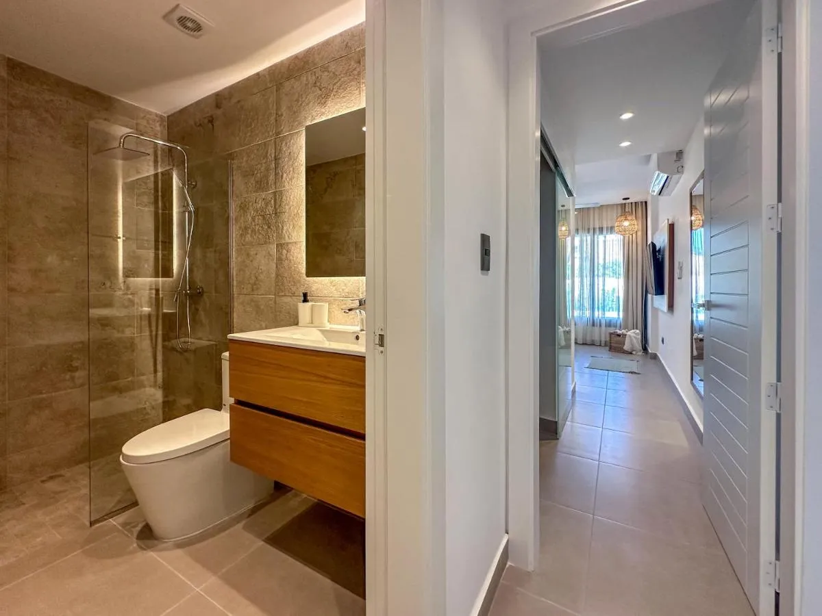 Image 2 of Fantastic brand new beach home