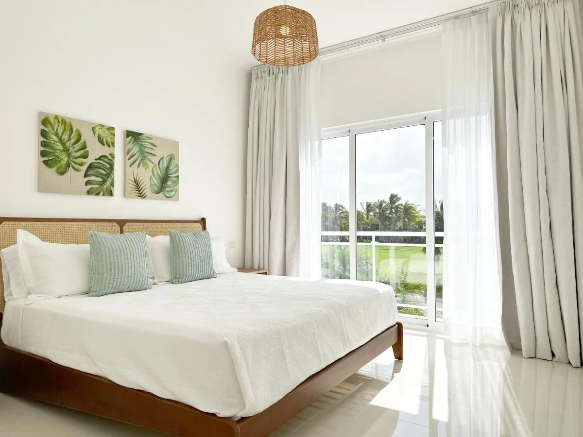 Image 1 of Golf & LakeView Condo Near Beach