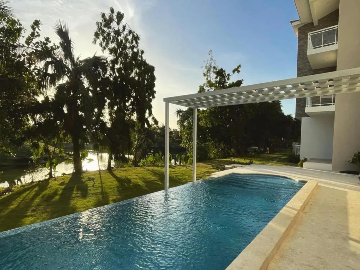 Image 2 of Golf & LakeView Condo Near Beach