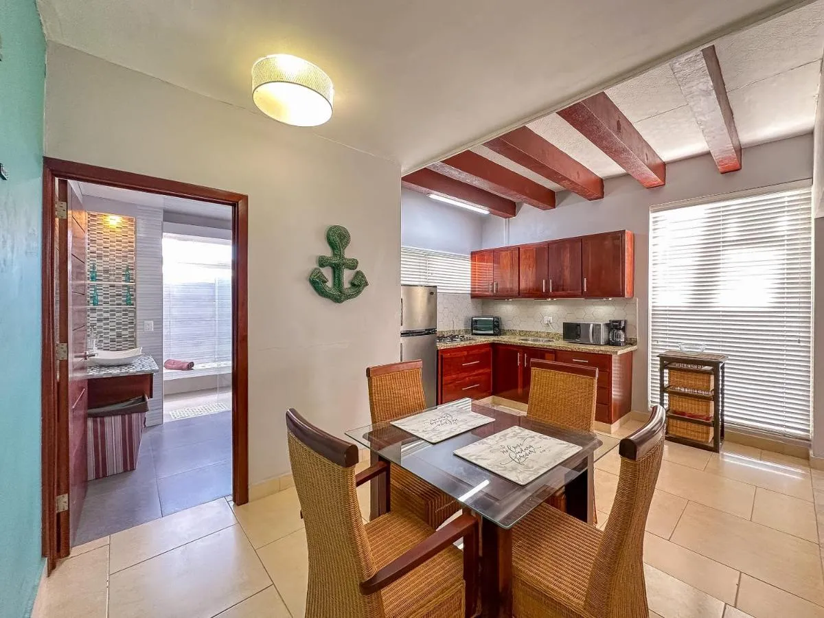 Image 4 of Gorgeous 1 BR PH apartment w Jacuzzi