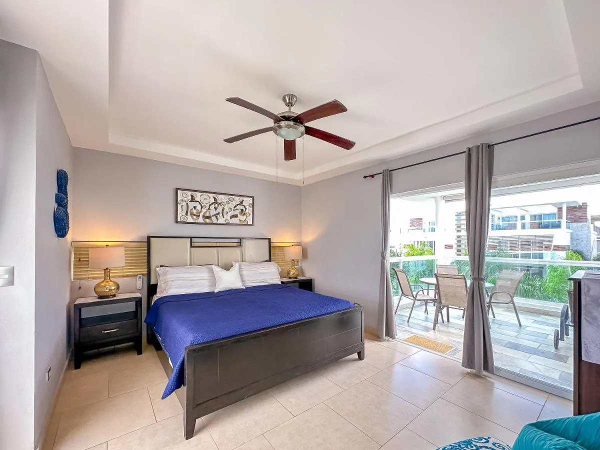 Image 6 of Gorgeous 1 BR PH apartment w Jacuzzi