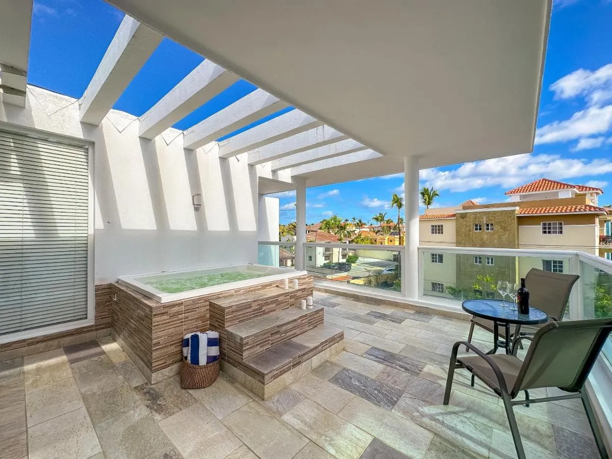 Image 5 of Gorgeous 1 BR PH apartment w Jacuzzi