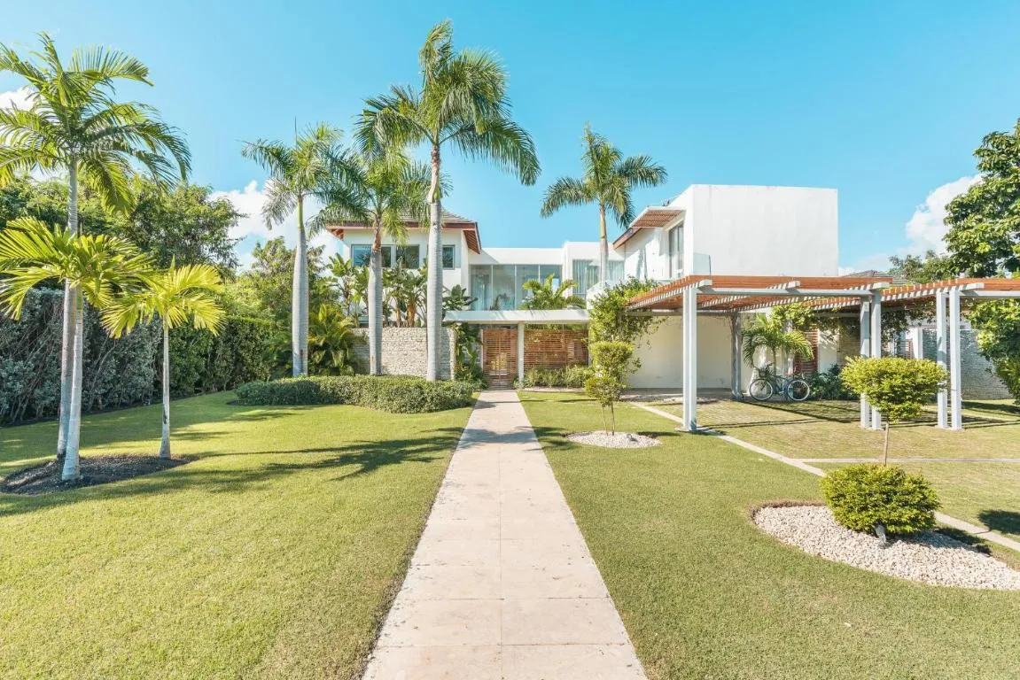 Image of Luxurious and modern Villa with Pool at Yarari