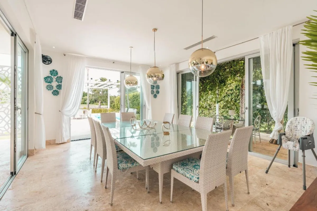 Image 6 of Luxury lakefront vacation paradise!