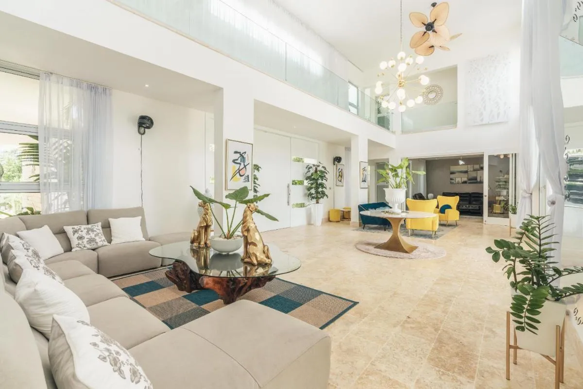 Image 1 of Luxury lakefront vacation paradise!