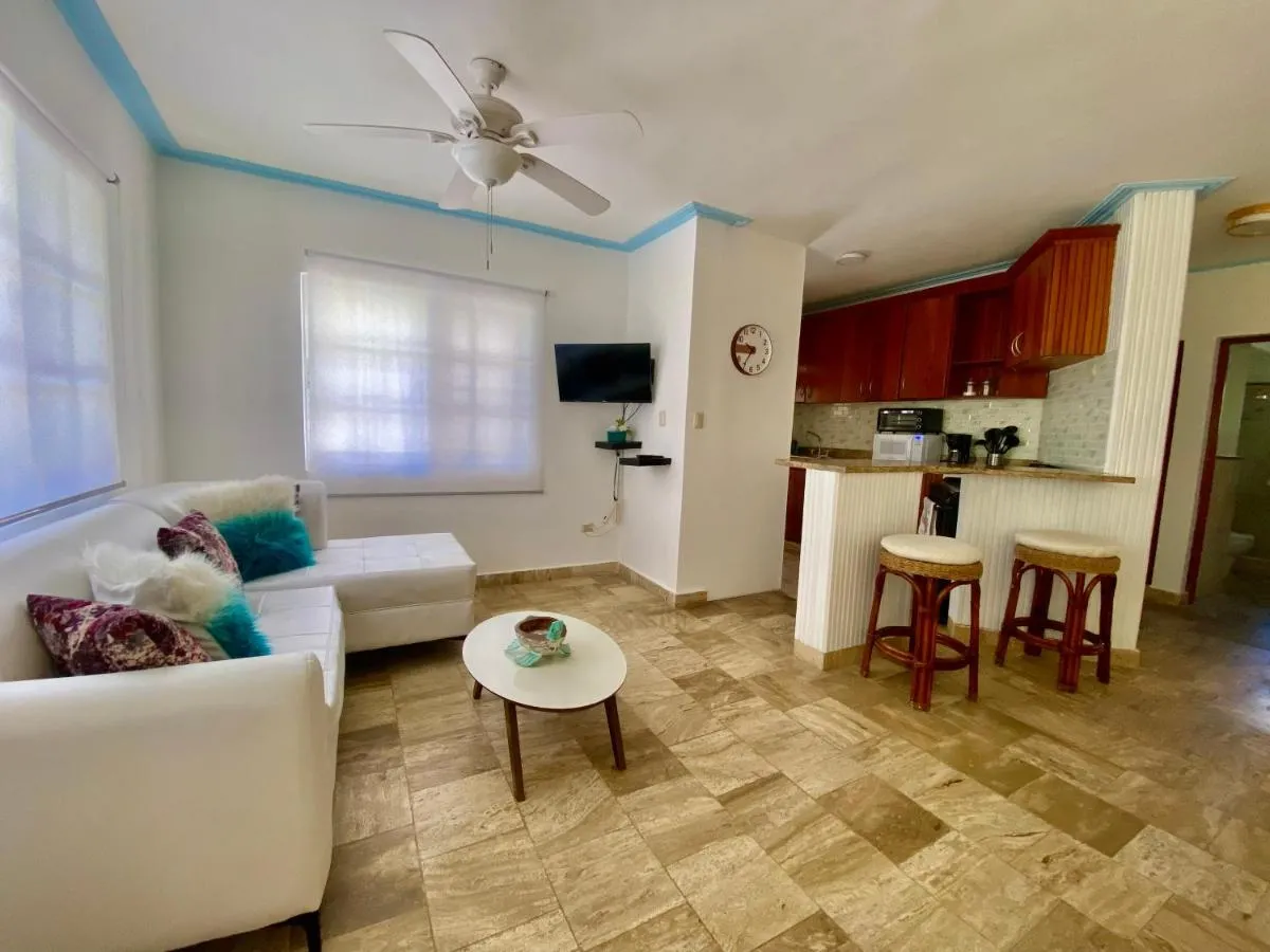 Image 1 of Madonna Pool Beach los Corales