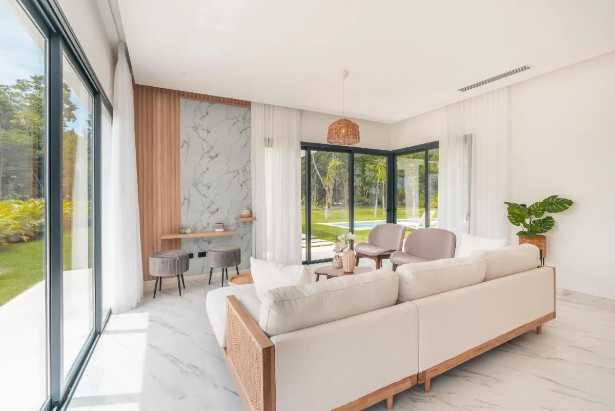 Image 4 of Magnificent villa with maid and pool at Caleton