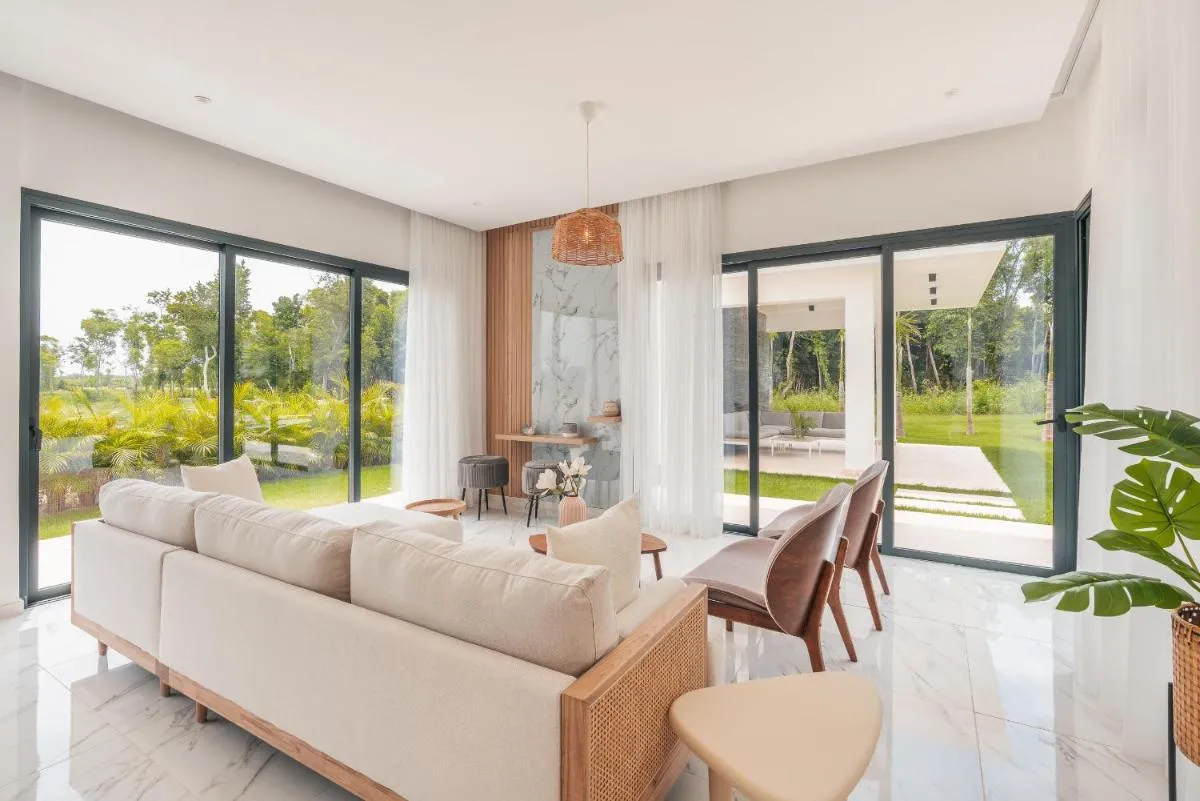 Image 3 of Magnificent villa with maid and pool at Caleton