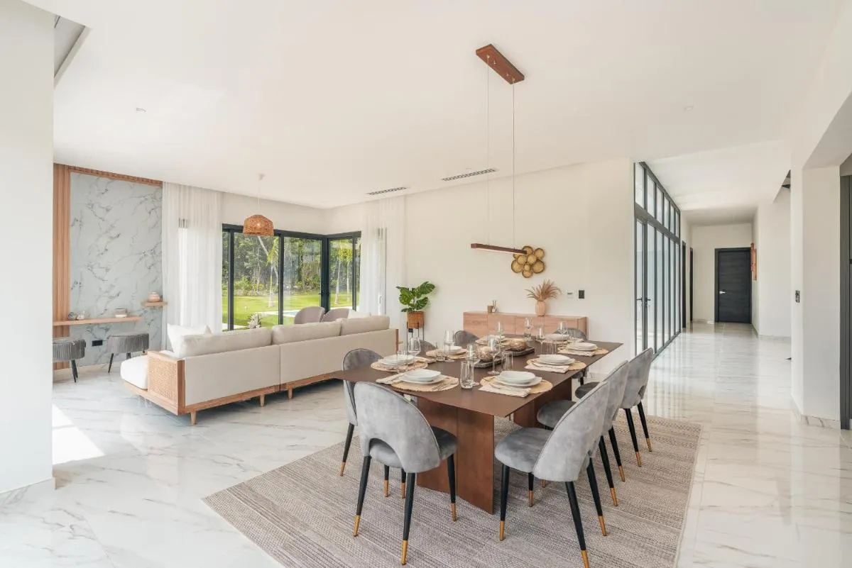 Image 5 of Magnificent villa with maid and pool at Caleton