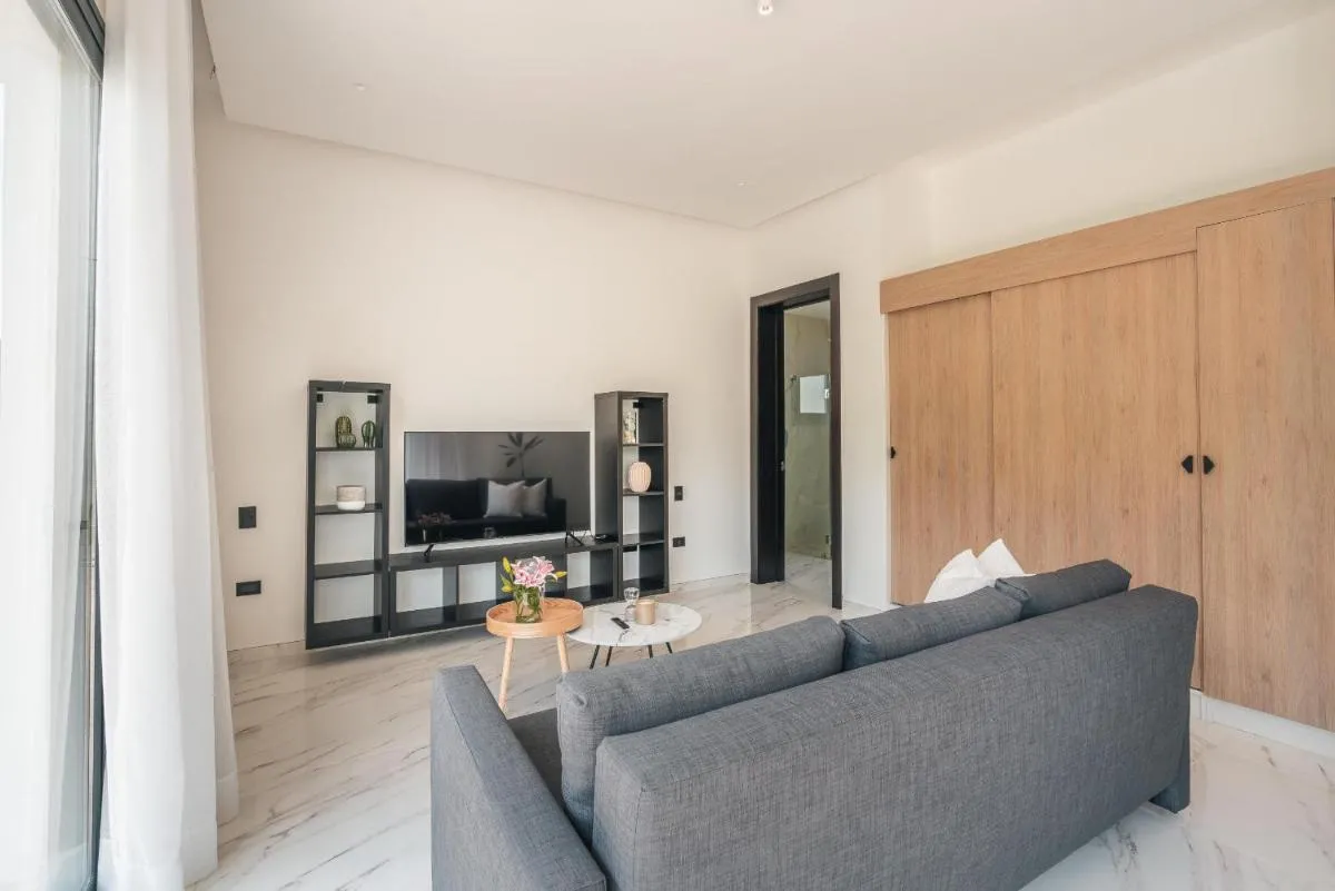 Image 6 of Magnificent villa with maid and pool at Caleton