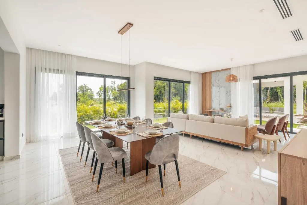 Image of Magnificent villa with maid and pool at Caleton