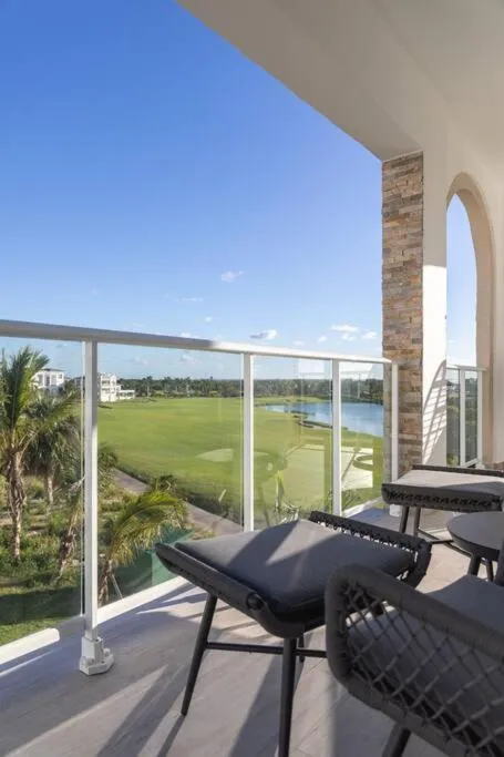Image 6 of Modern & relaxing penthouse Lake and Golf View