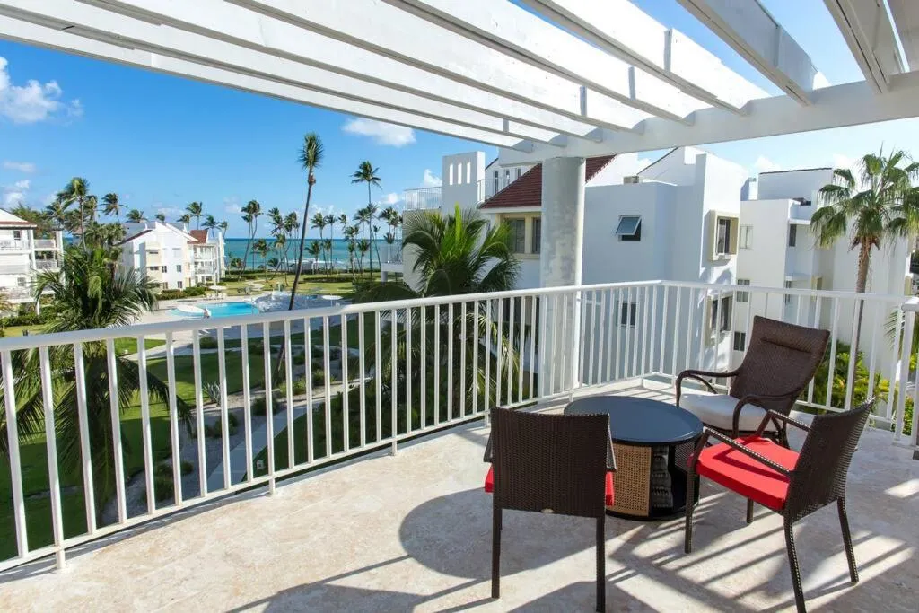 Image 6 of Paradise Found! 4BR, Pool, Rooftop & Ocean Views
