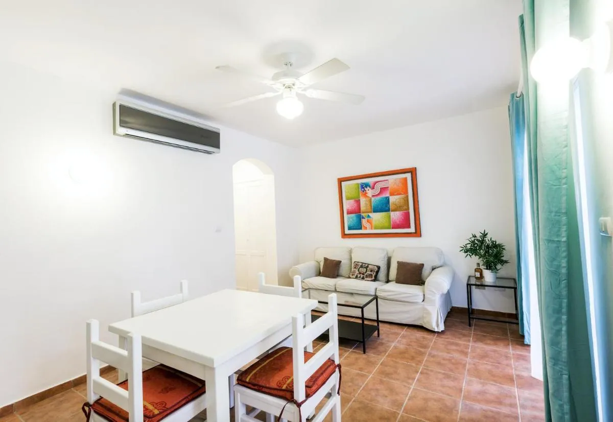 Image 2 of Pool View Condo