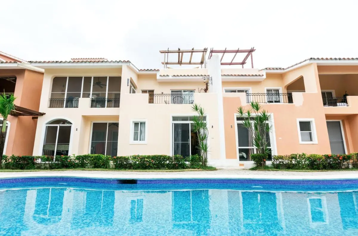 Image 3 of Pool View Condo