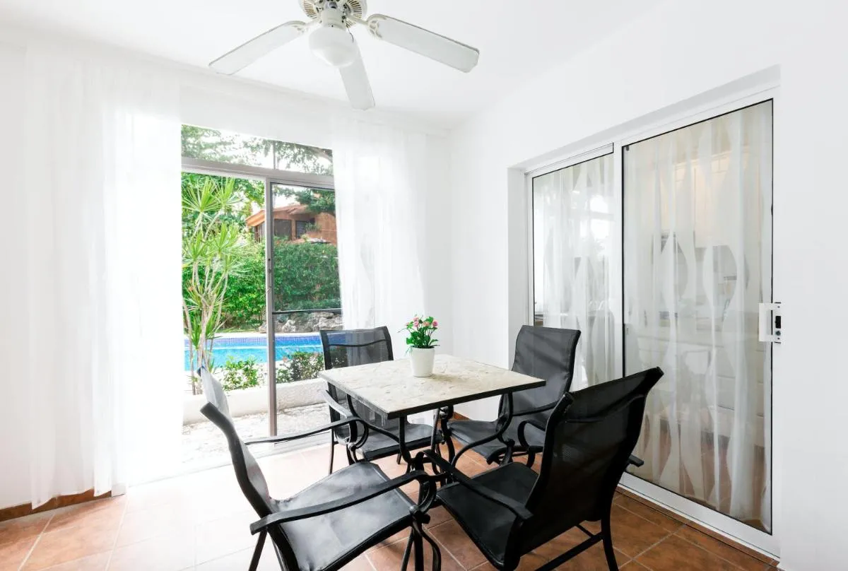 Image 4 of Pool View Condo