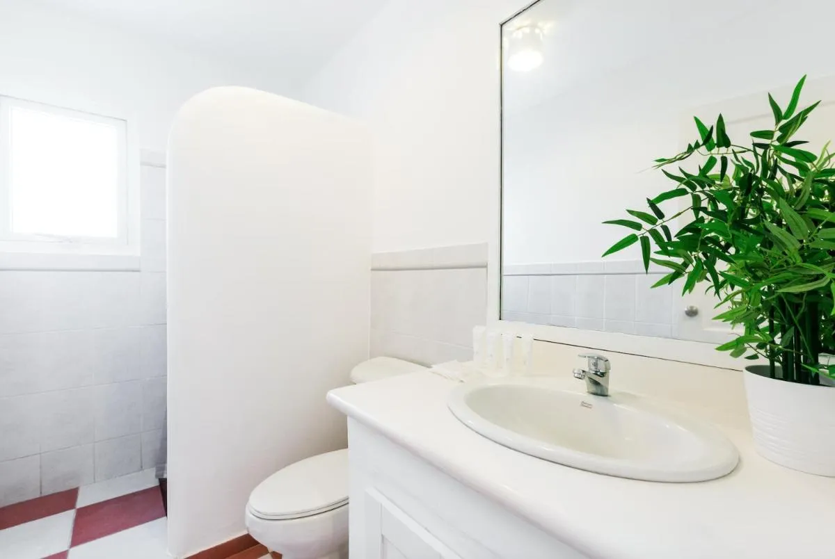 Image 6 of Pool View Condo