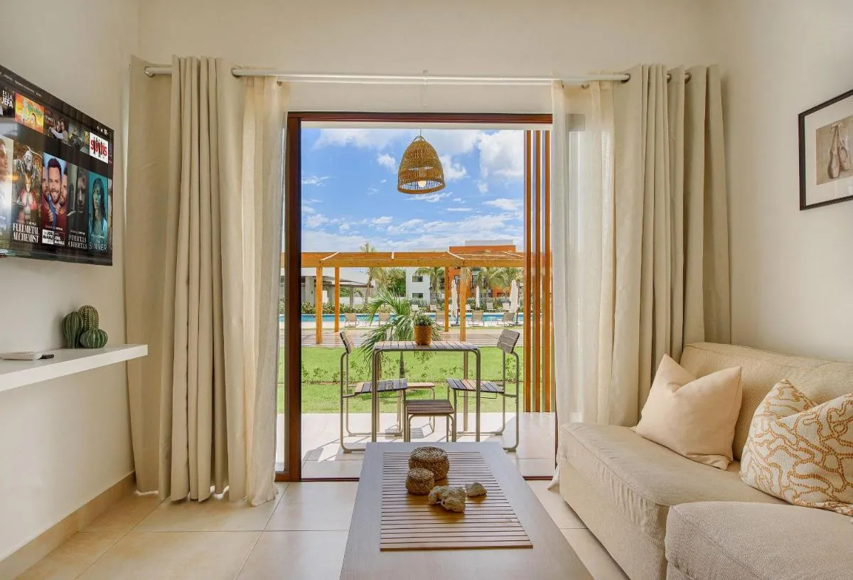 Image 1 of Primer piso frente a la piscina con gimnasio