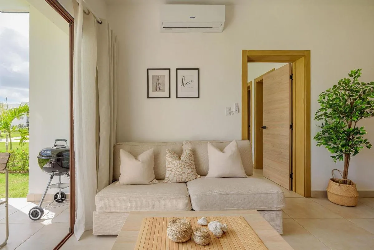 Image 2 of Primer piso frente a la piscina con gimnasio