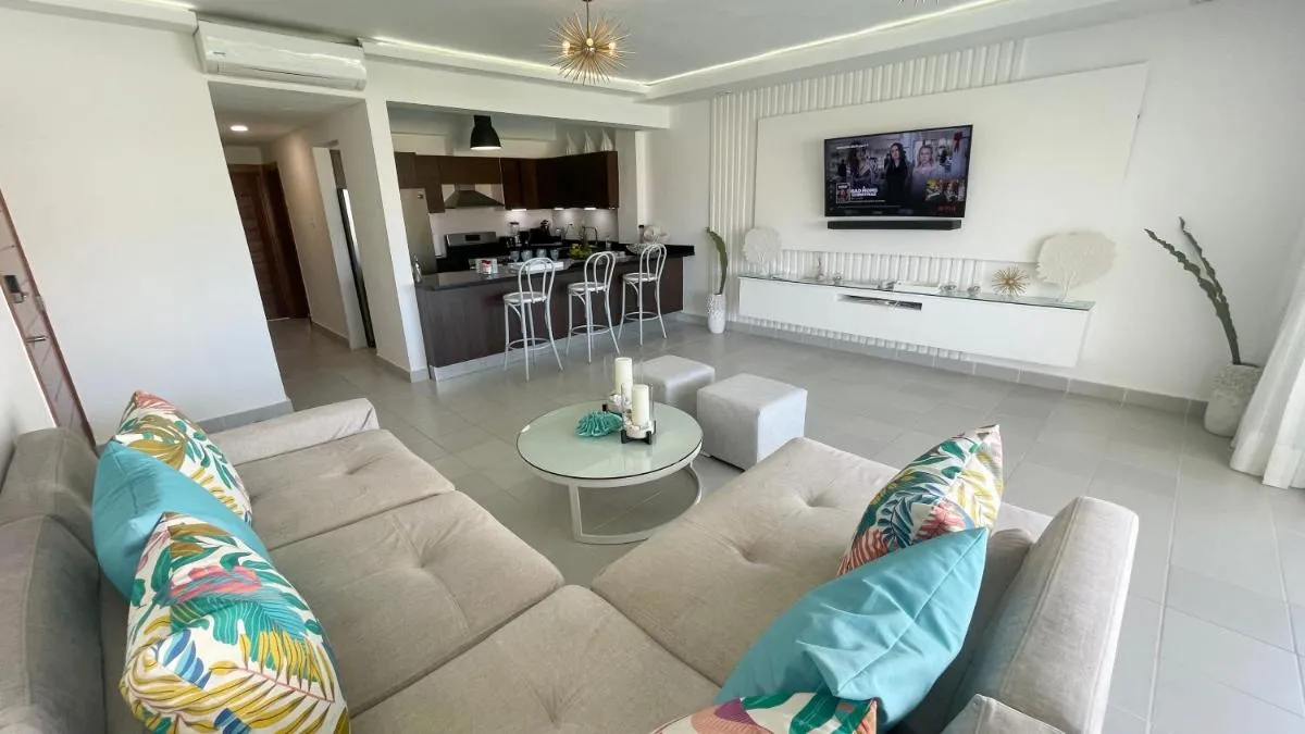 Image 4 of Relaxing 2 Bedroom Ocean View with Pool Close to the Beach