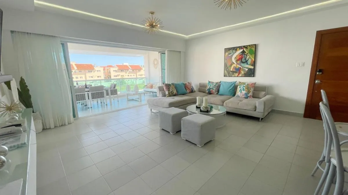 Image 2 of Relaxing 2 Bedroom Ocean View with Pool Close to the Beach