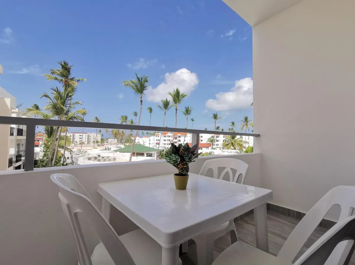 Image 3 of Rooftop pool Condo