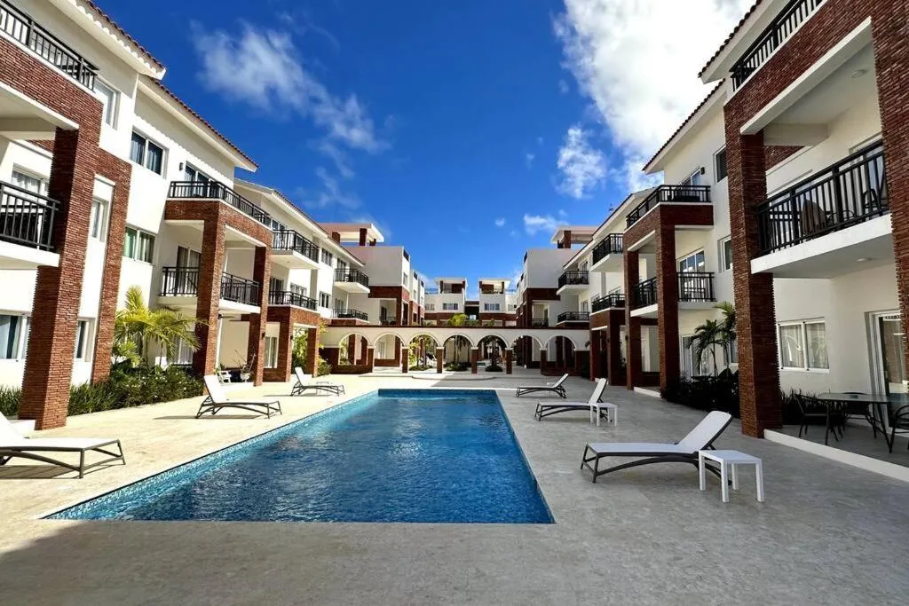 Image 1 of Spacious 1 Bedroom Apartment Near The Beach