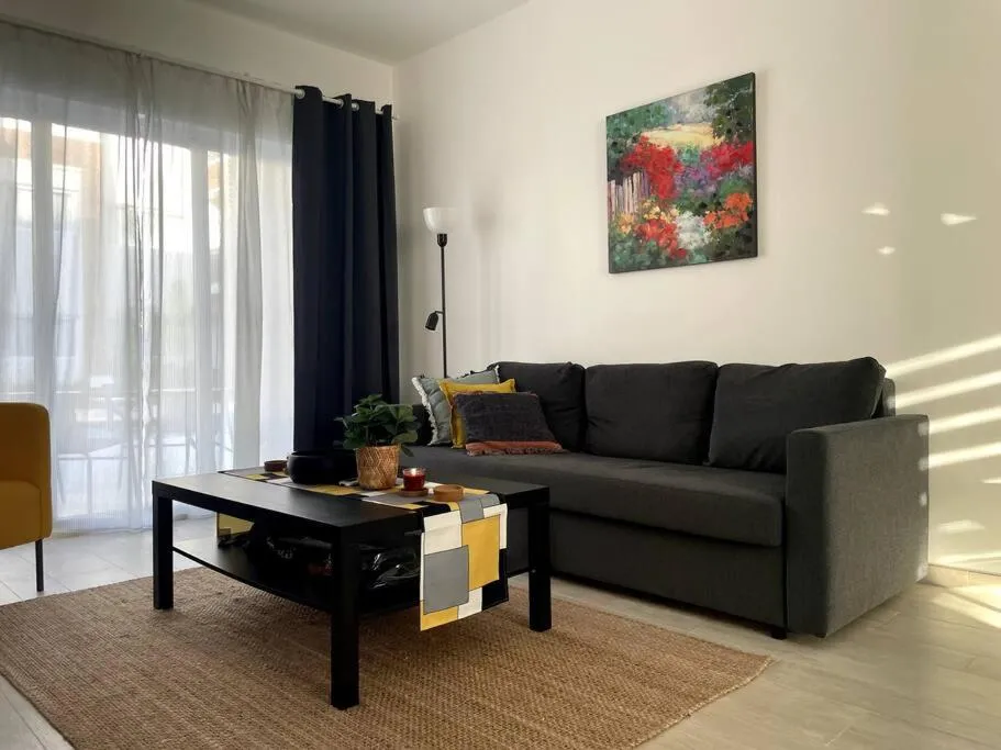 Image 5 of Spacious 1 Bedroom Apartment Near The Beach